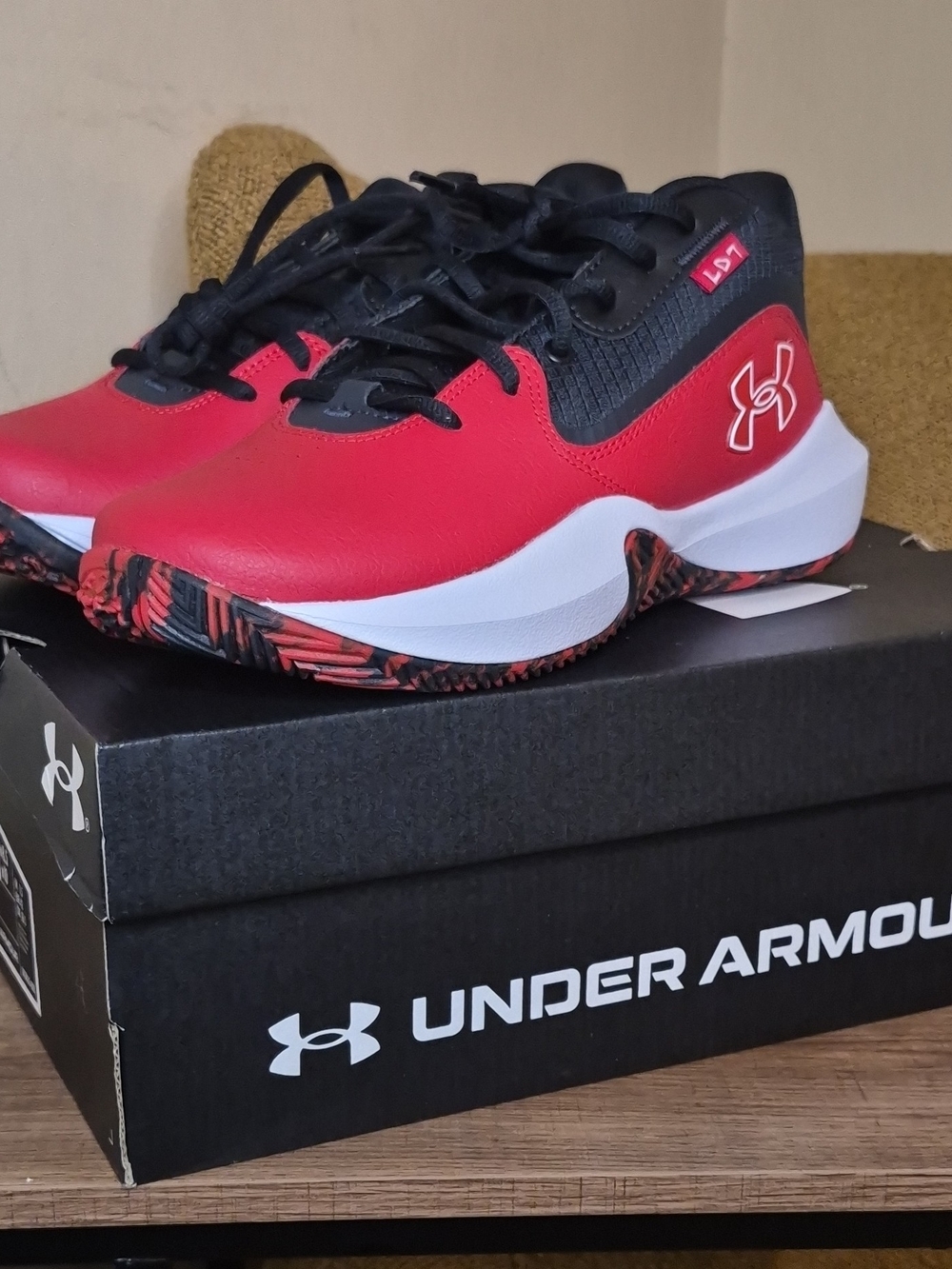 Low Men's Basketball Shoes Under Armour Lockdown 7